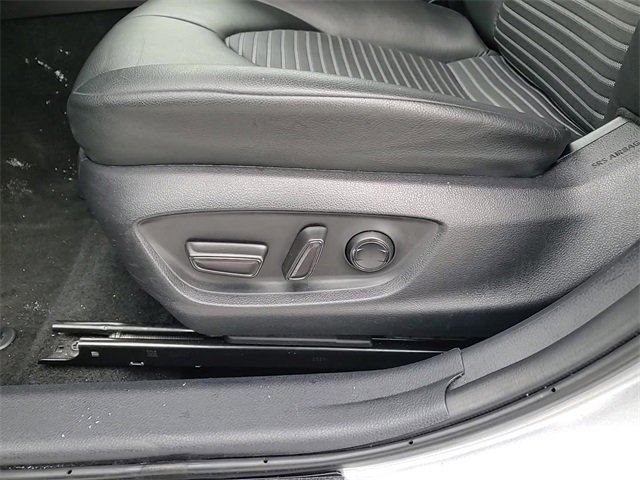 Used 2024 Toyota Camry SE image 12