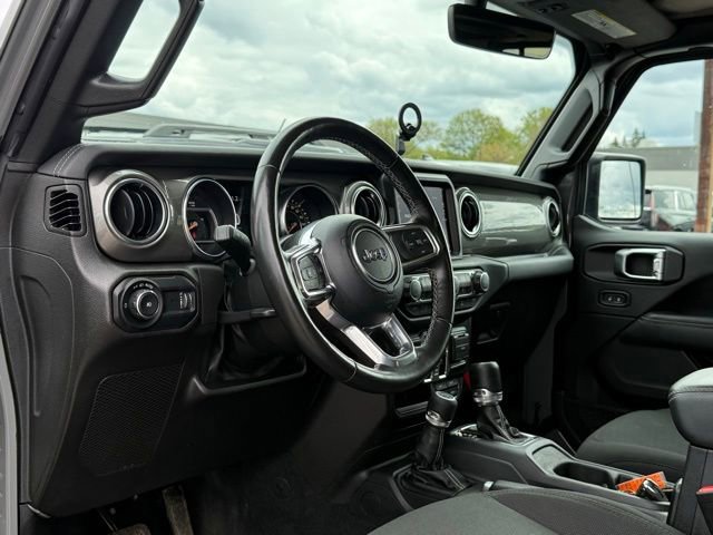 Used 2023 Jeep Wrangler Unlimited Sahara w/ Cold Weather Group AWD/4WD image 40