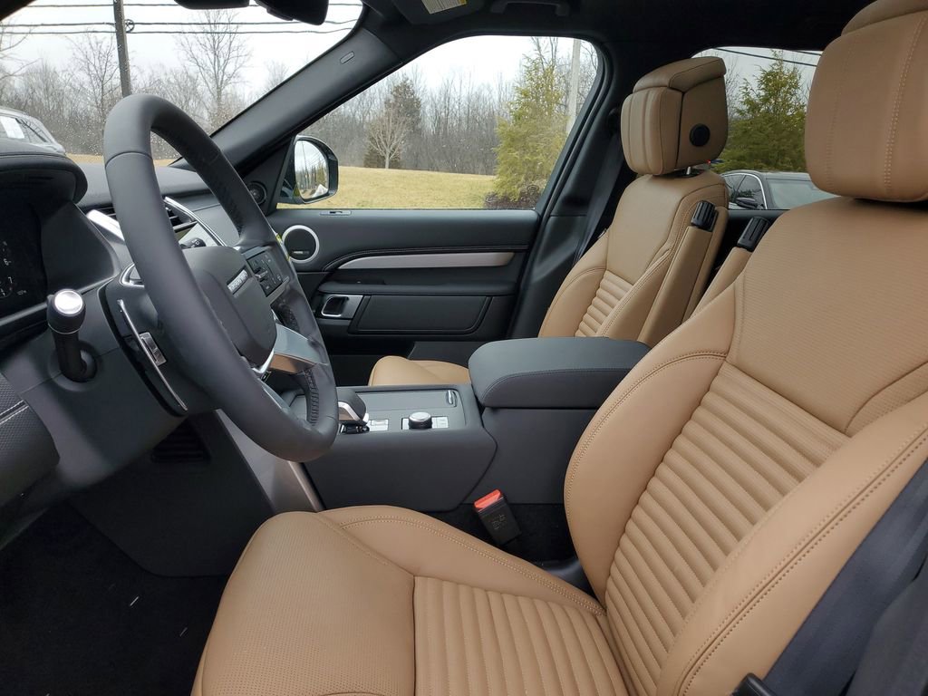 New 2026 Land Rover Discovery Dynamic SE image 6