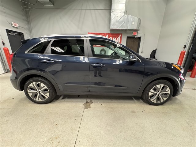 Used 2021 Kia Niro EX Premium w/ Cold Weather Package image 8