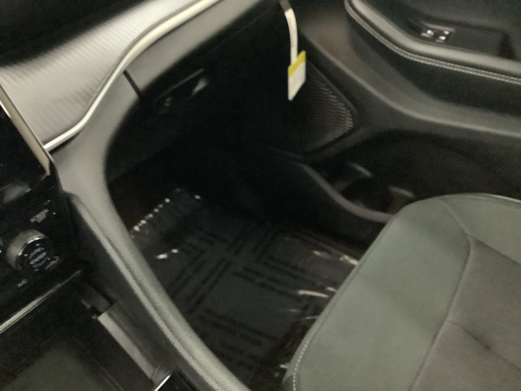 New 2025 Jeep Grand Cherokee L Laredo image 24