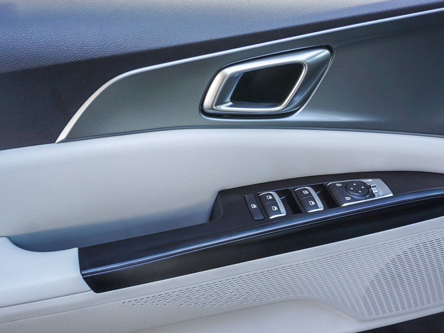 Certified 2023 Kia Carnival LX FWD image 19