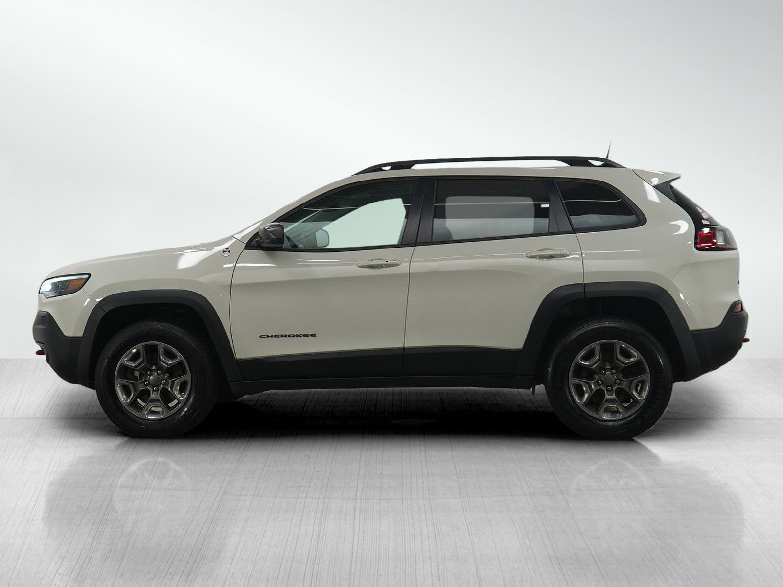 Used 2019 Jeep Cherokee Trailhawk w/ Cold Weather Group image 2