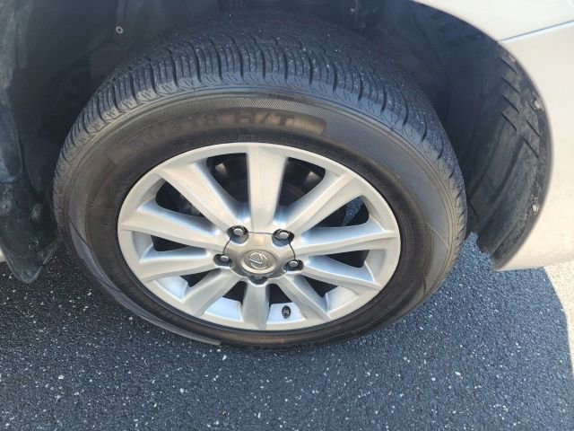 Used 2011 Lexus LX 570 4WD w/ Luxury Pkg image 4