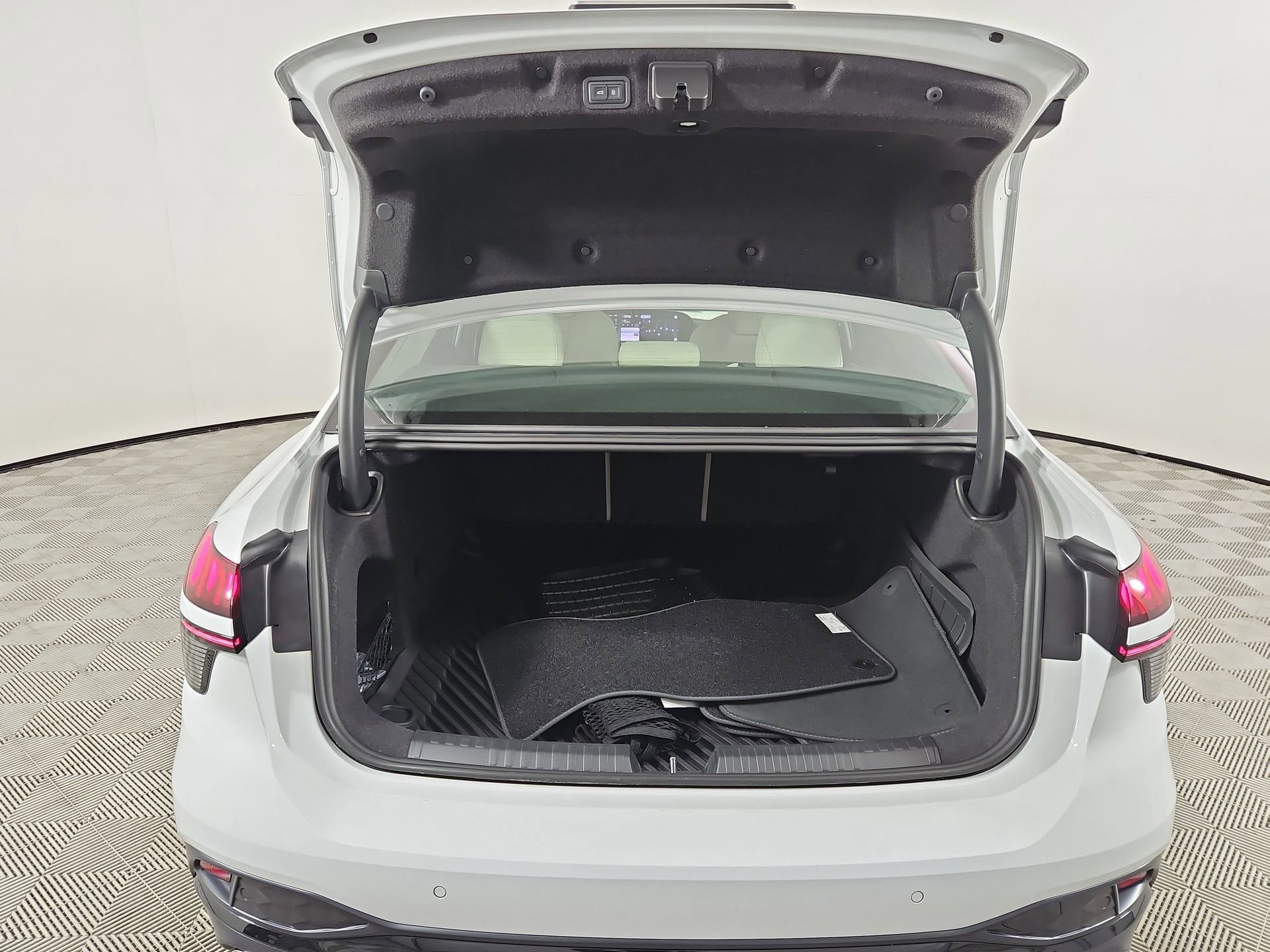 New 2026 Audi A6 Premium Plus AWD/4WD image 13