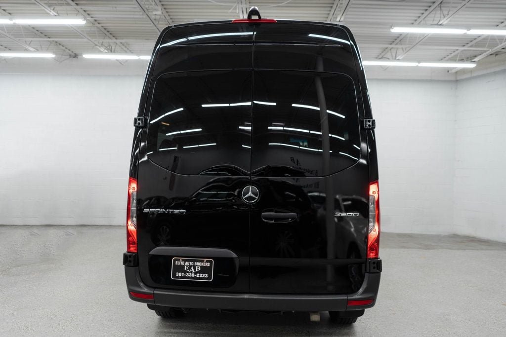 Used 2024 Mercedes-Benz Sprinter 2500 image 4