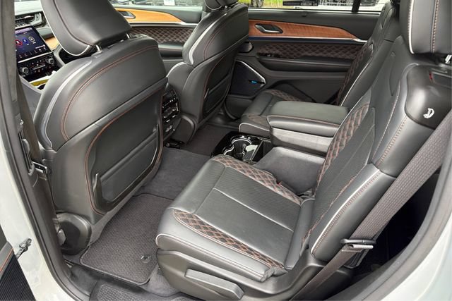 Used 2023 Jeep Grand Cherokee L Summit AWD/4WD image 10