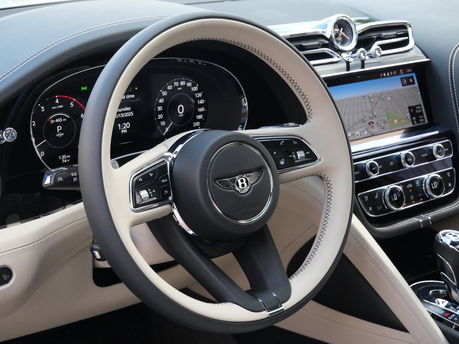 Used 2025 Bentley Bentayga image 10