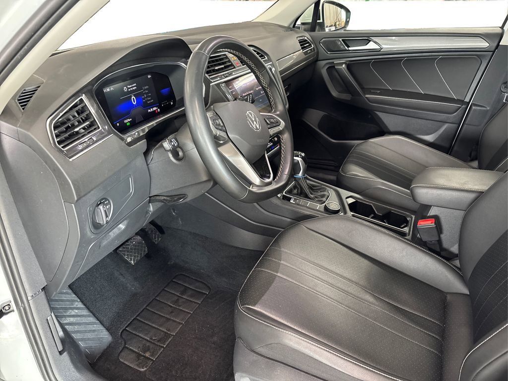 Used 2022 Volkswagen Tiguan SE image 9