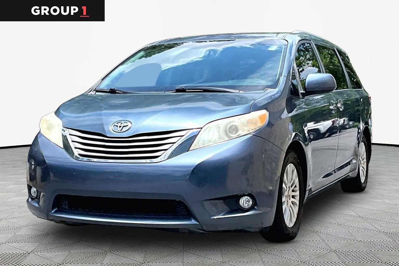 Used 2015 Toyota Sienna XLE FWD image 1