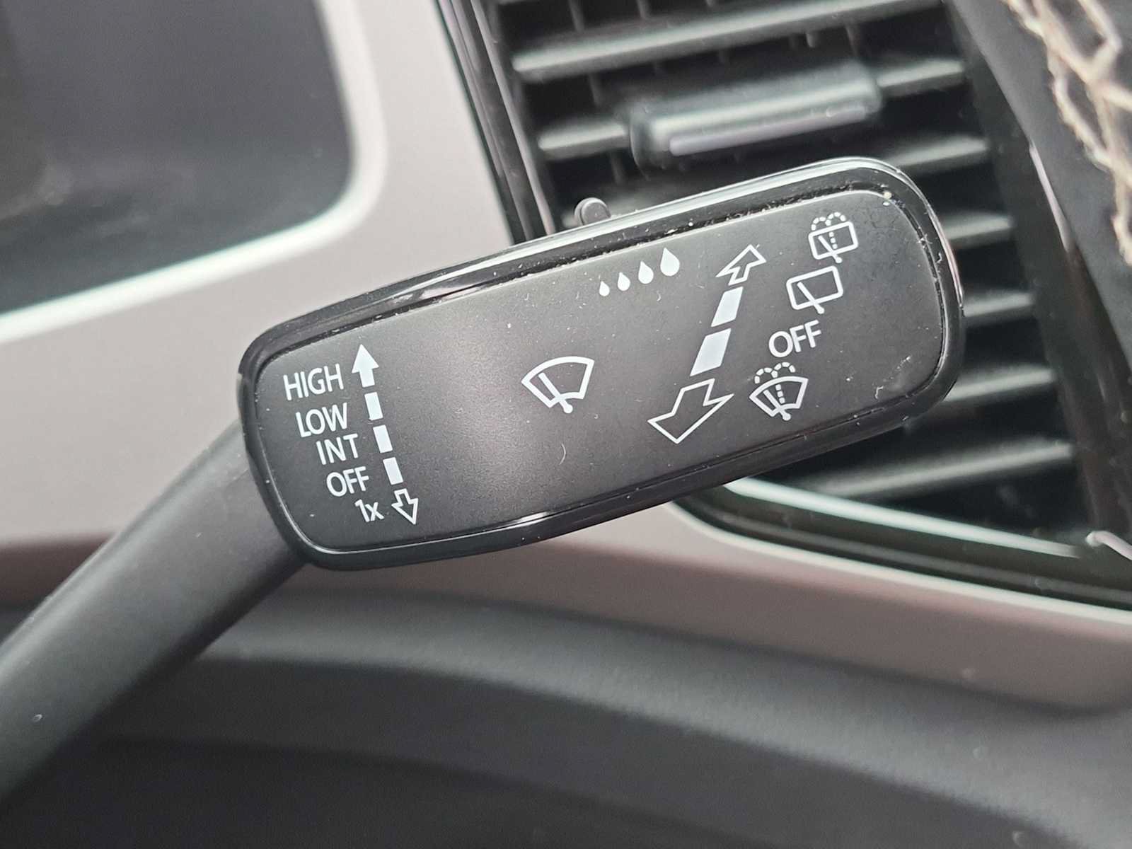 Used 2021 Volkswagen Atlas SEL AWD/4WD image 25