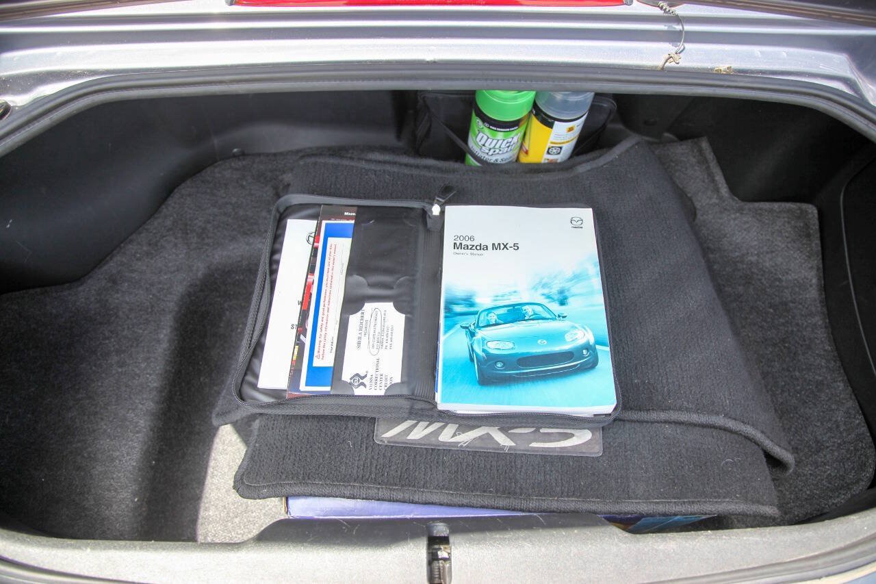 Used 2006 MAZDA MX-5 Miata Grand Touring w/ Premium Pkg RWD image 48