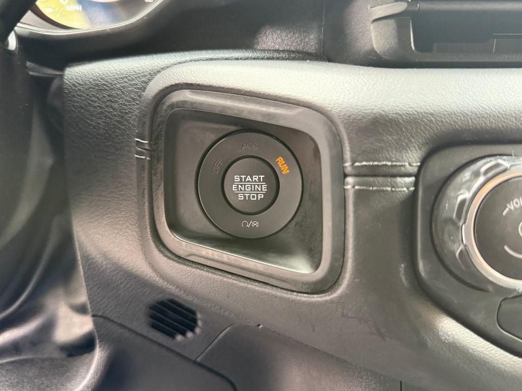 Used 2025 Jeep Wrangler Unlimited Rubicon w/ Safety Group AWD/4WD image 17