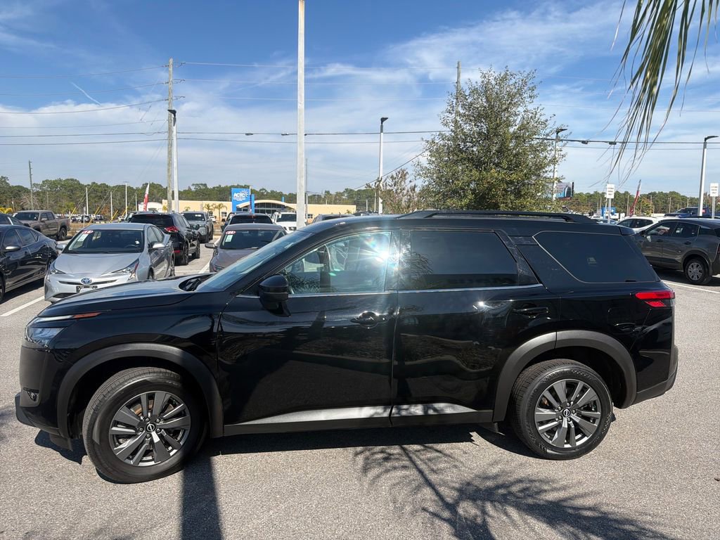 Used 2024 Nissan Pathfinder SV image 5