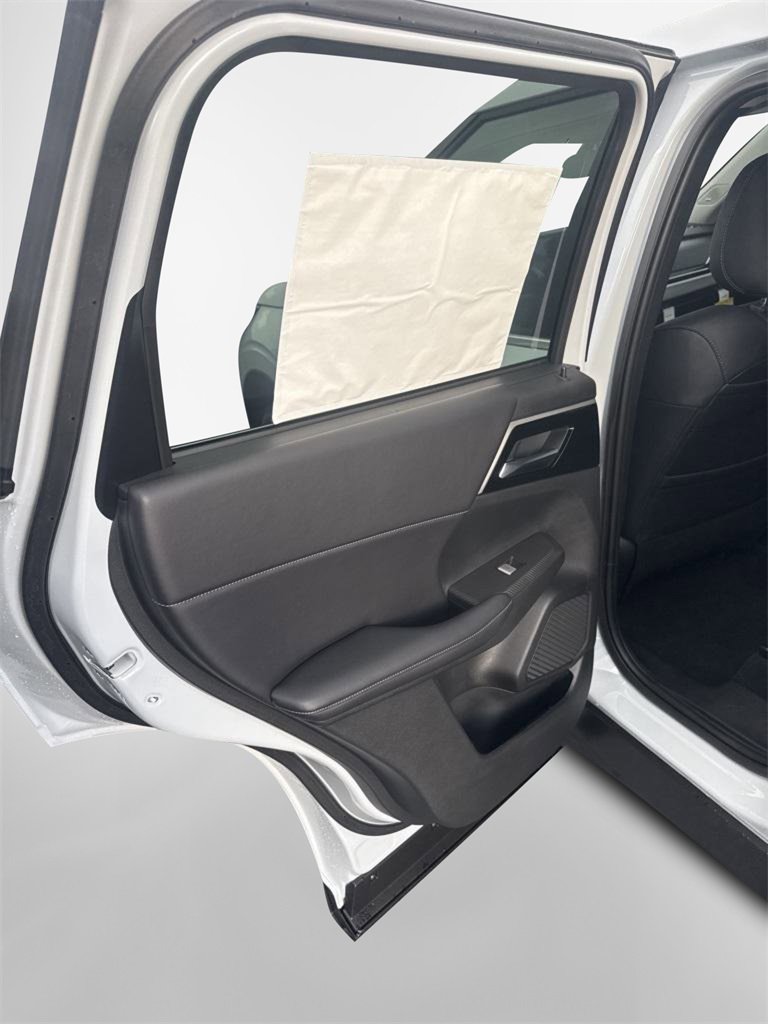 New 2025 Mitsubishi Outlander SE image 32