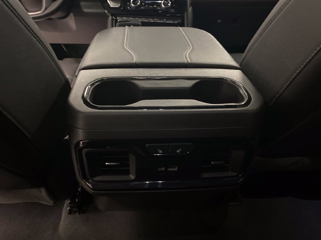 Used 2025 GMC Sierra 1500 AT4 w/ AT4 Premium Package AWD/4WD image 16