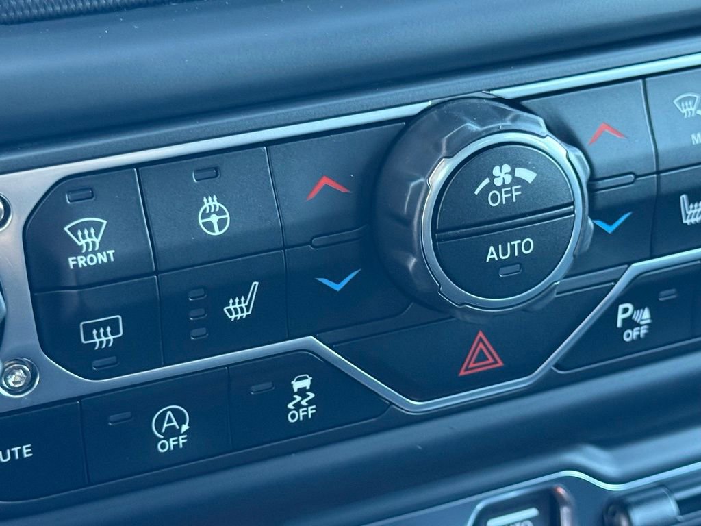 Used 2019 Jeep Wrangler Unlimited Sahara w/ Quick Order Package 24M Moab image 32