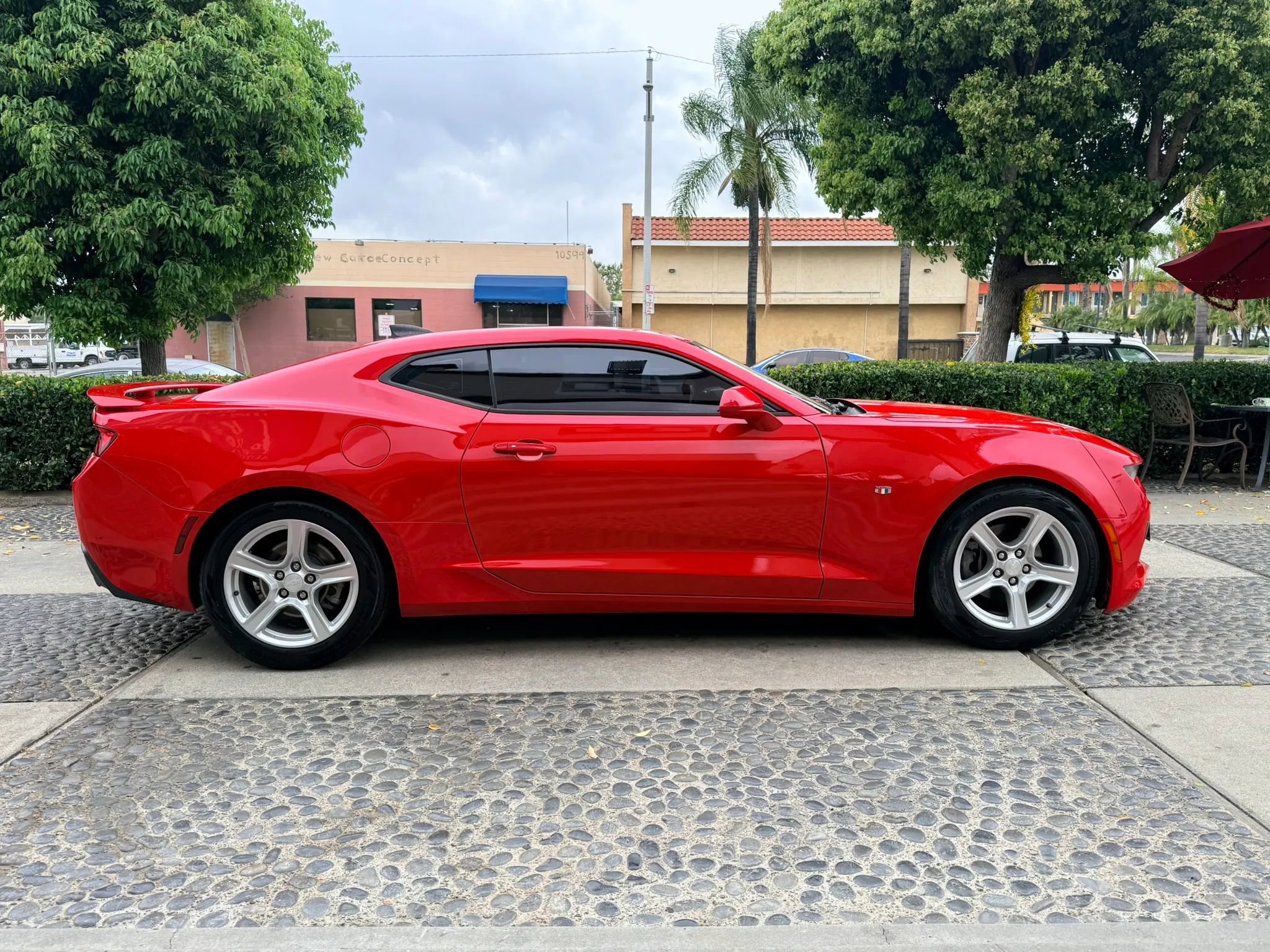 Used 2018 Chevrolet Camaro LT RWD image 4