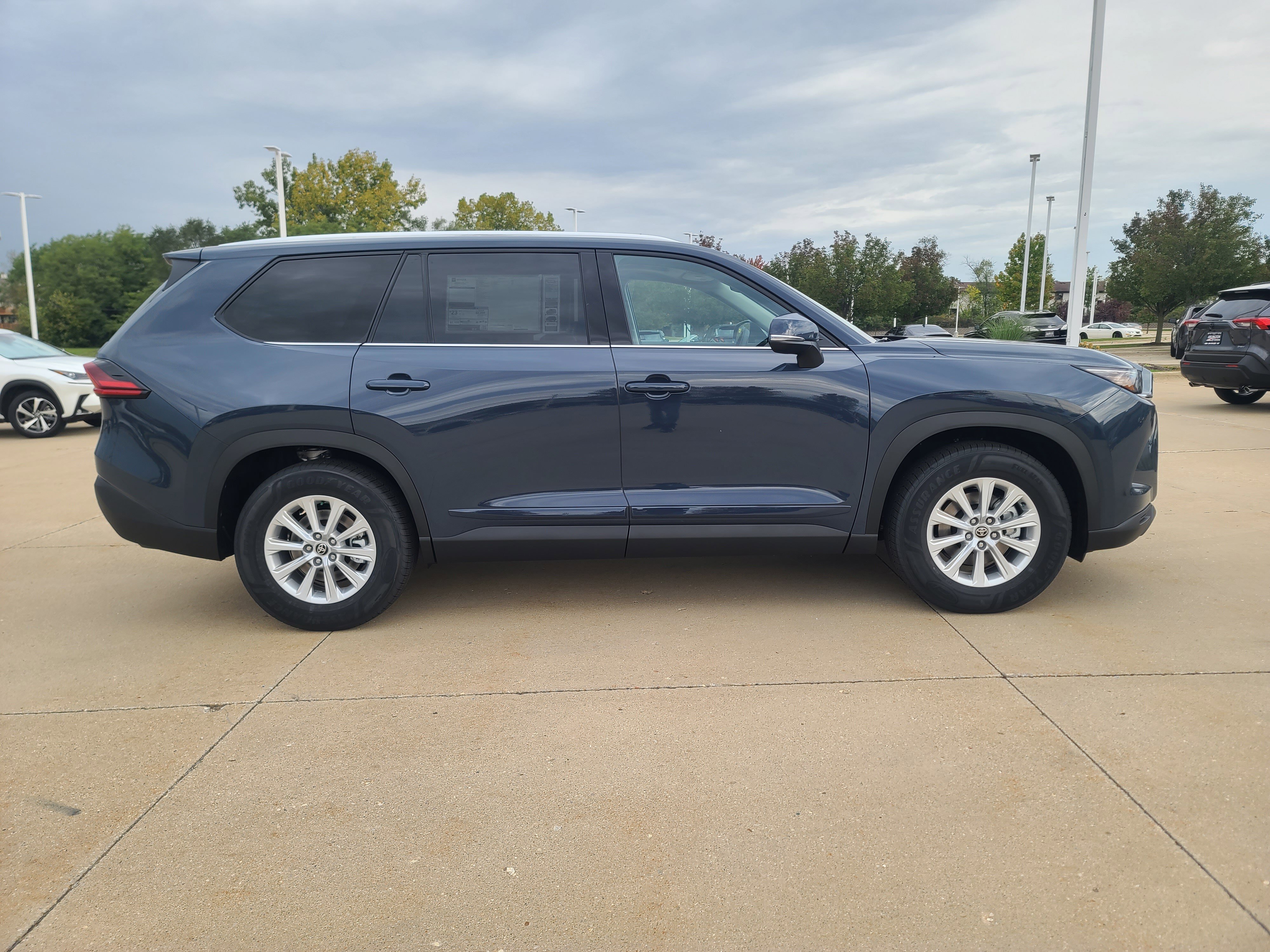 New 2026 Toyota Grand Highlander XLE image 3