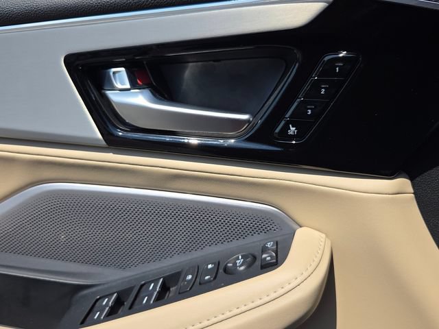 Used 2025 Acura MDX SH-AWD w/ Technology Package image 28