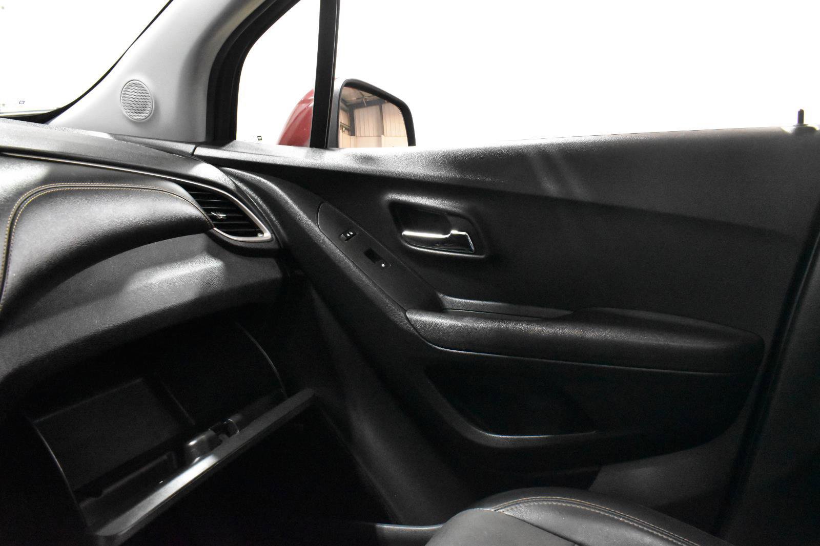Used 2020 Chevrolet Trax LT w/ Sun & Sound Package image 19