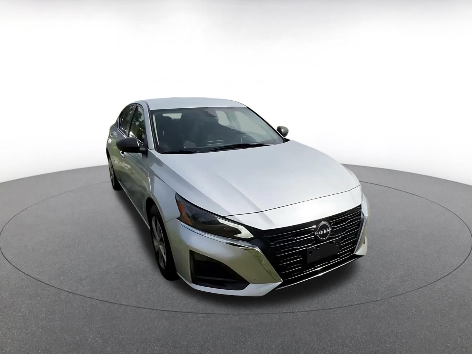 Used 2024 Nissan Altima 2.5 S FWD image 3