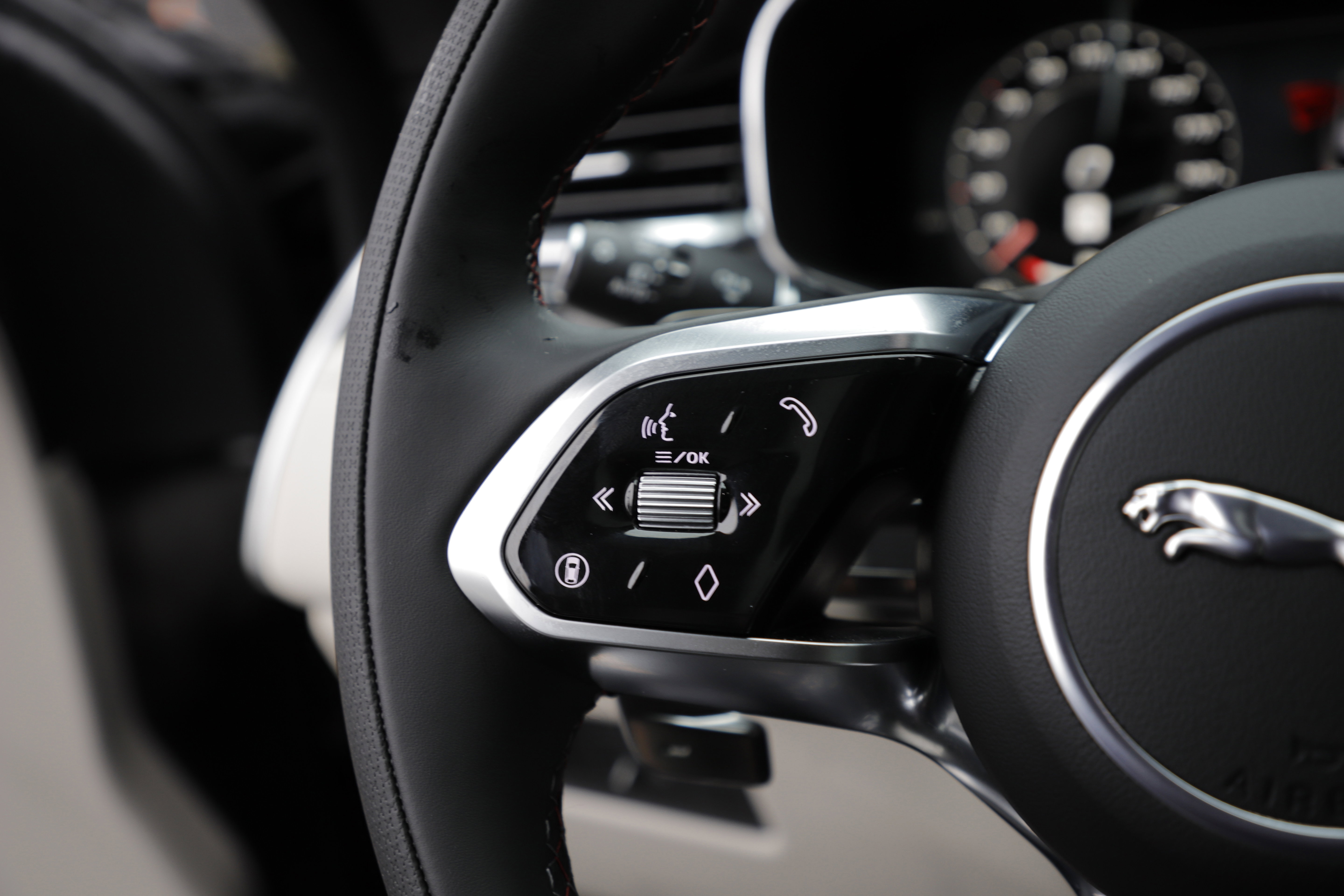 New 2026 Jaguar F-PACE SVR image 22