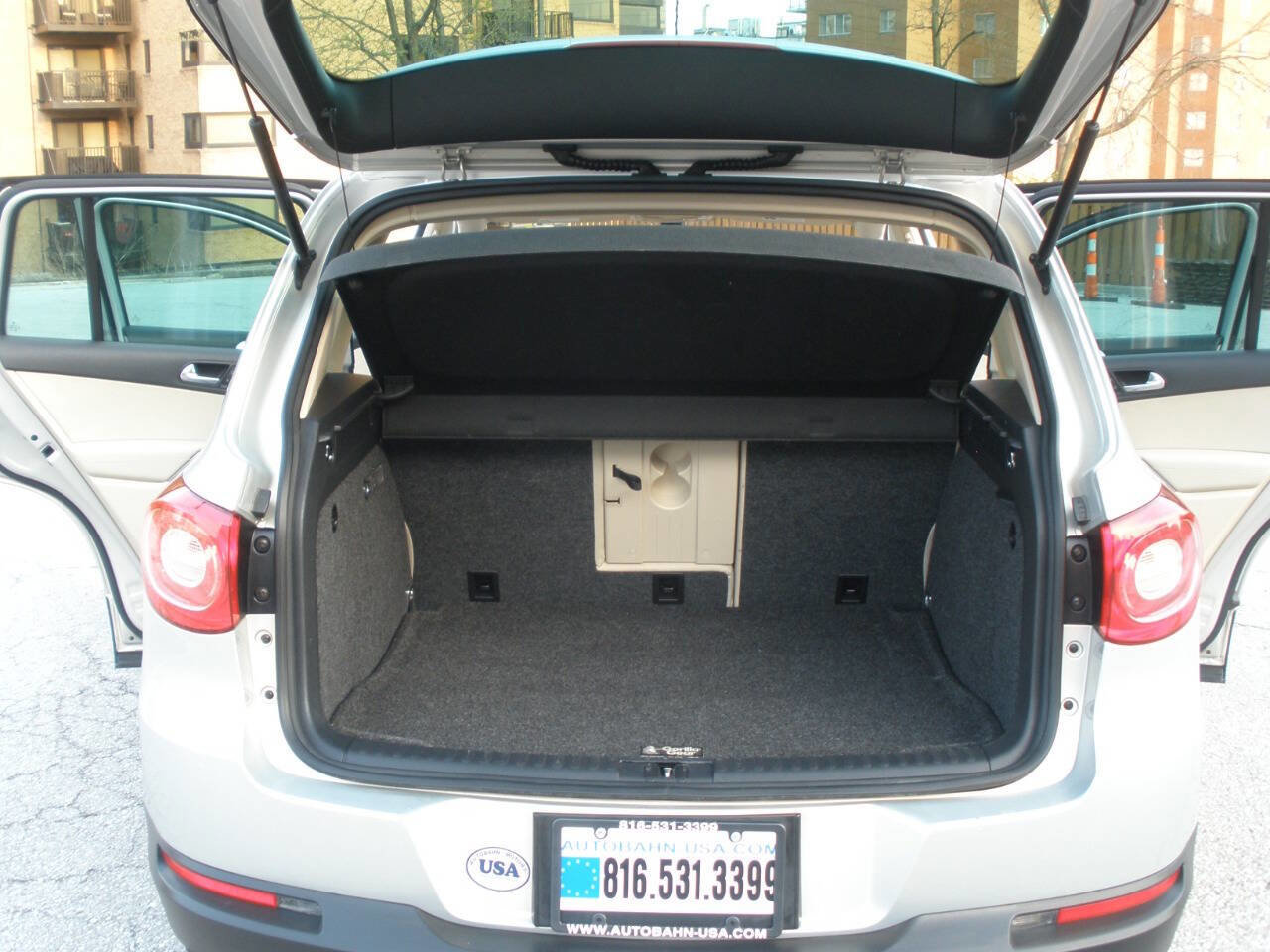 Used 2009 Volkswagen Tiguan SE image 23