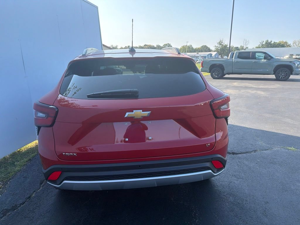 New 2026 Chevrolet Trax LT w/ Driver Confidence Package FWD image 8