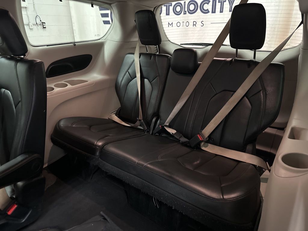 Used 2017 Chrysler Pacifica Touring-L image 23