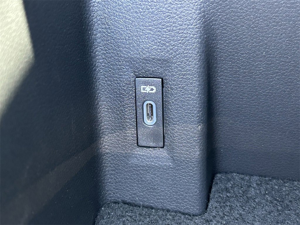 Used 2022 Volkswagen Atlas Cross Sport SE image 26