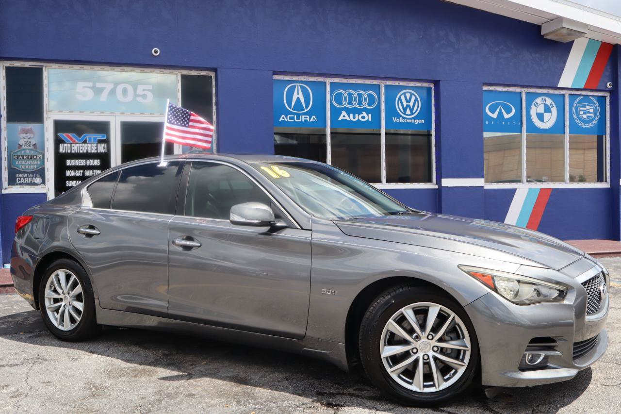 Used 2016 INFINITI Q50 3.0t Premium w/ 3.0T Premium Plus Package RWD image 3