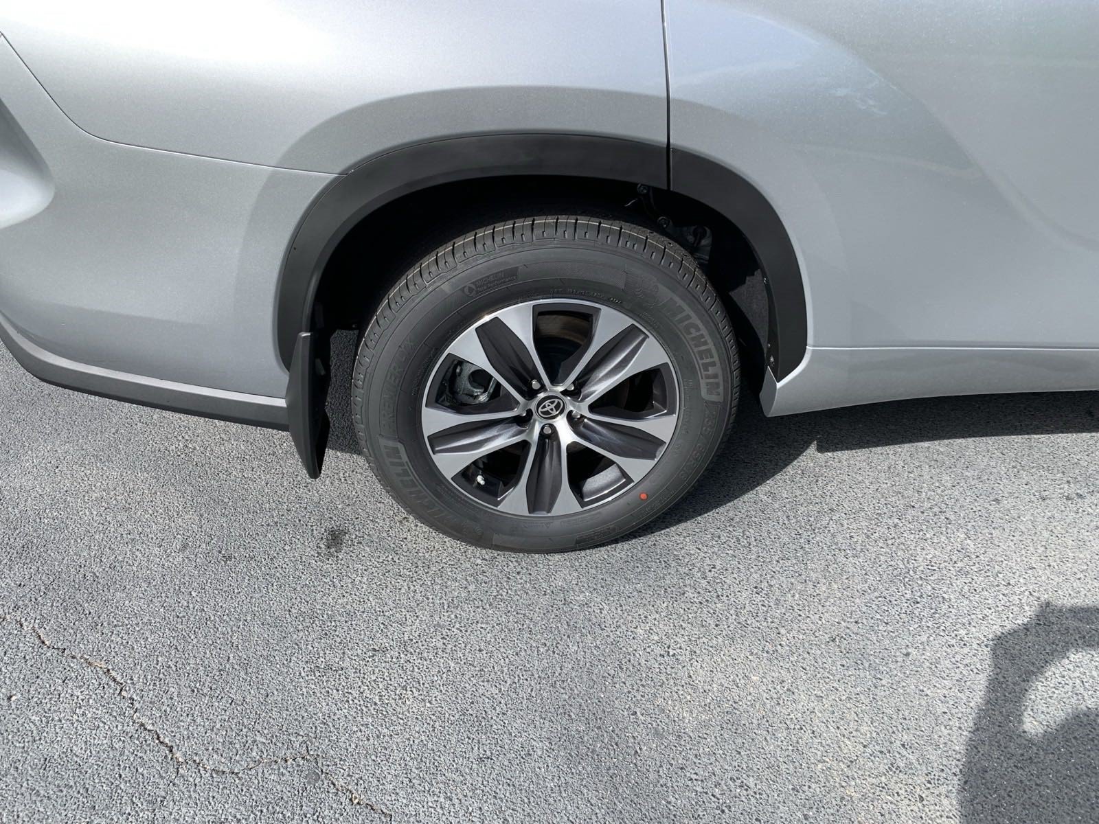 New 2024 Toyota Highlander XLE FWD image 11