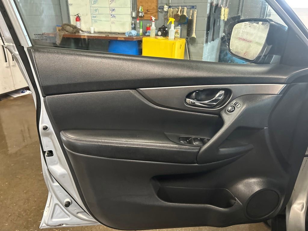 Used 2016 Nissan Rogue S image 24