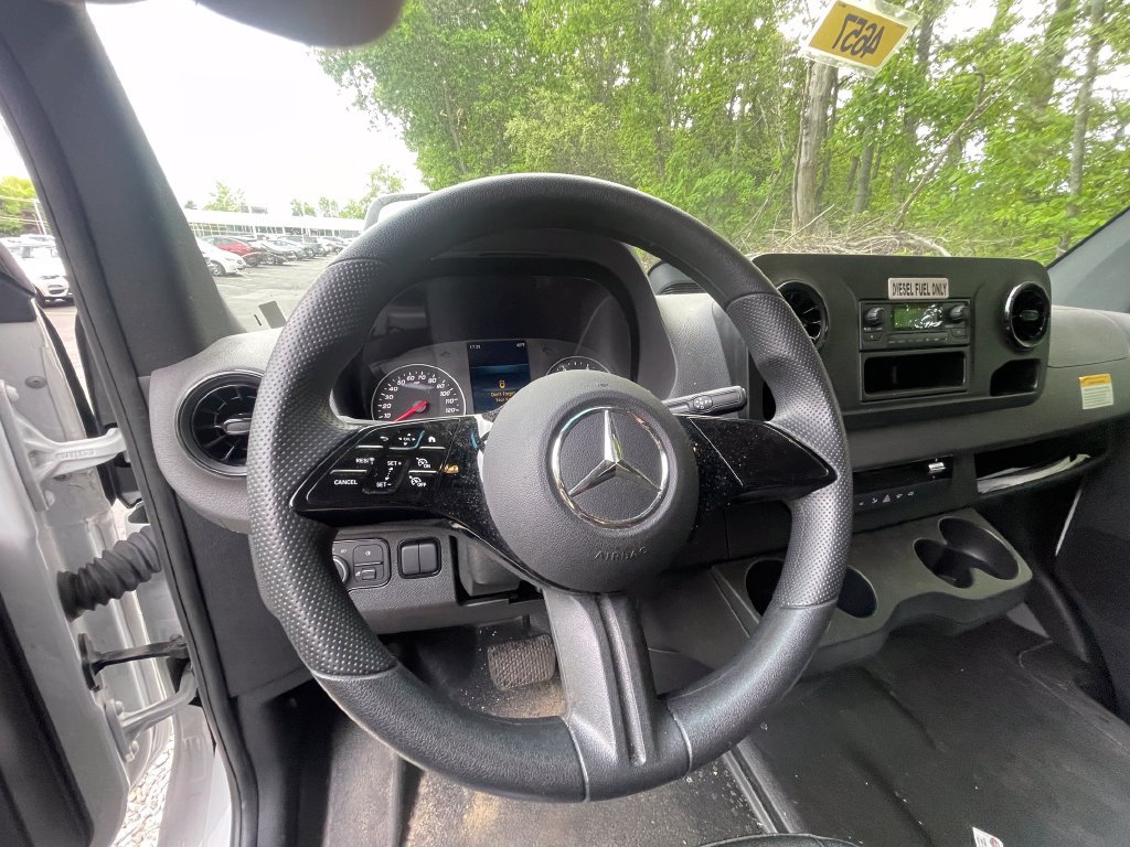 Used 2025 Mercedes-Benz Sprinter 2500 image 10