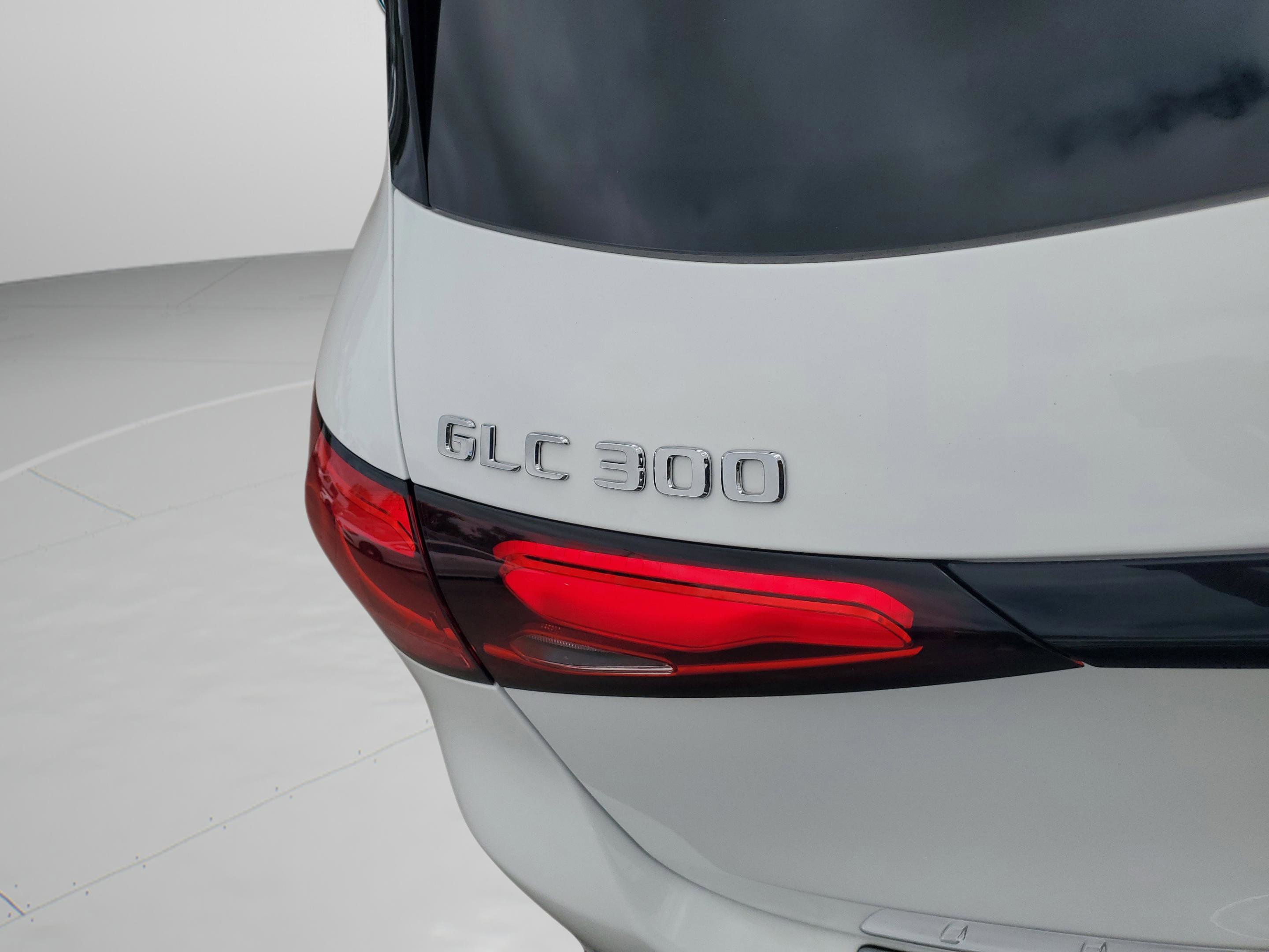 Certified 2025 Mercedes-Benz GLC 300 image 5