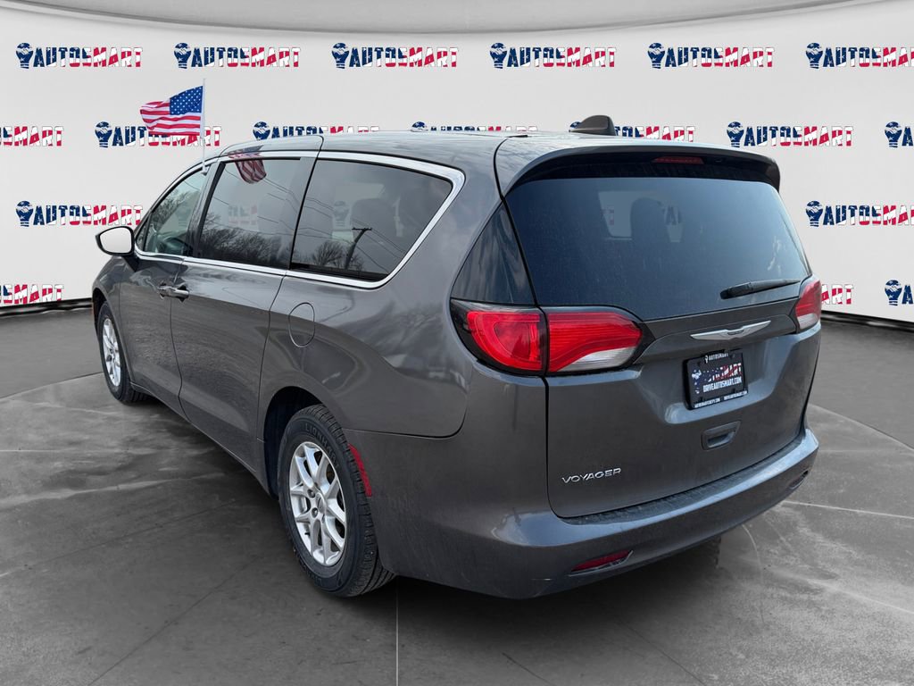 Used 2022 Chrysler Voyager LX FWD image 5