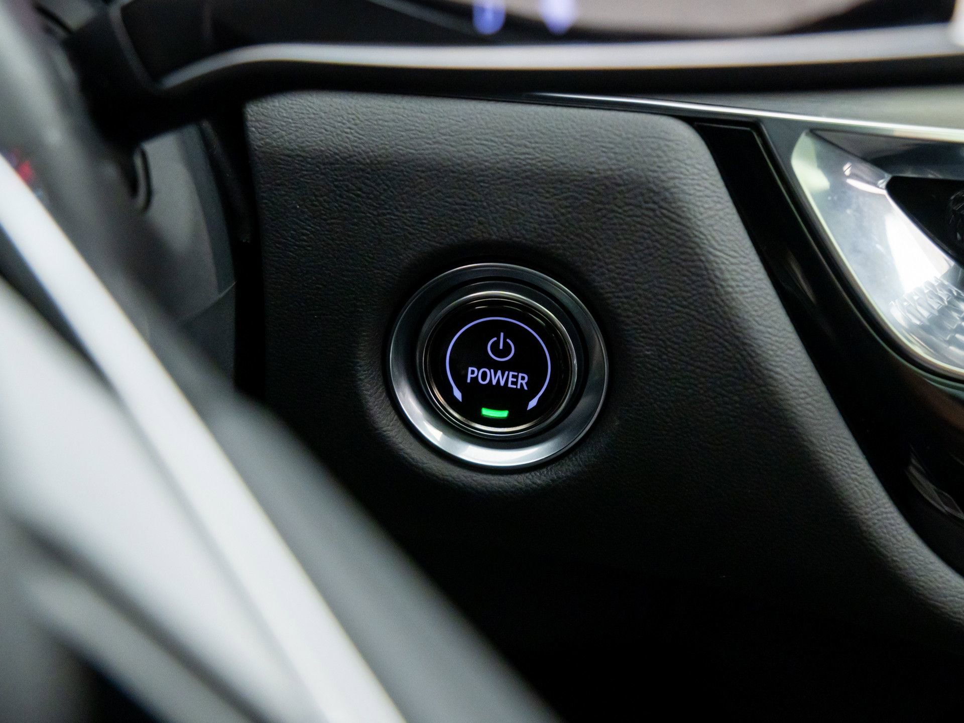 Certified 2024 Cadillac Lyriq Luxury w/ LPO, Floor Liner Package image 33