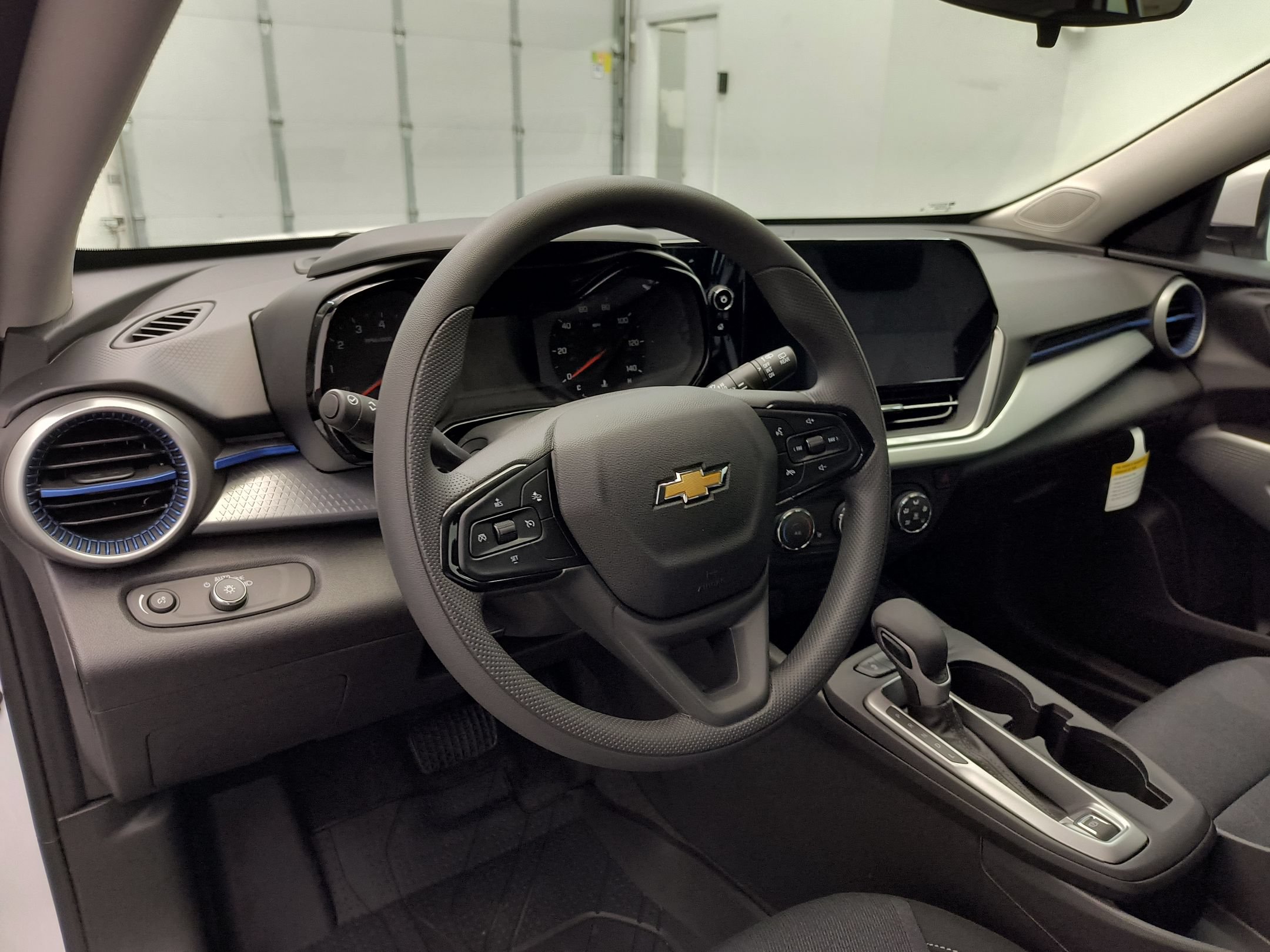 New 2026 Chevrolet Trax LS w/ LS Convenience Package FWD image 4