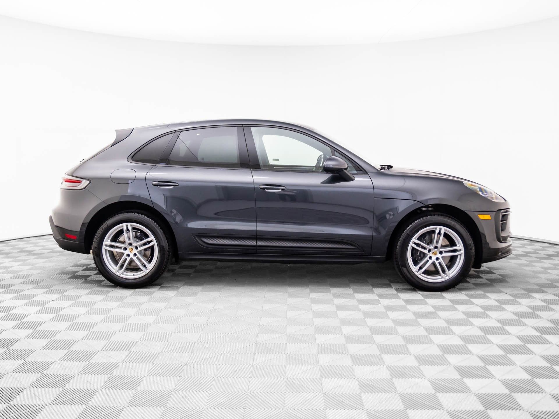 Certified 2025 Porsche Macan image 7