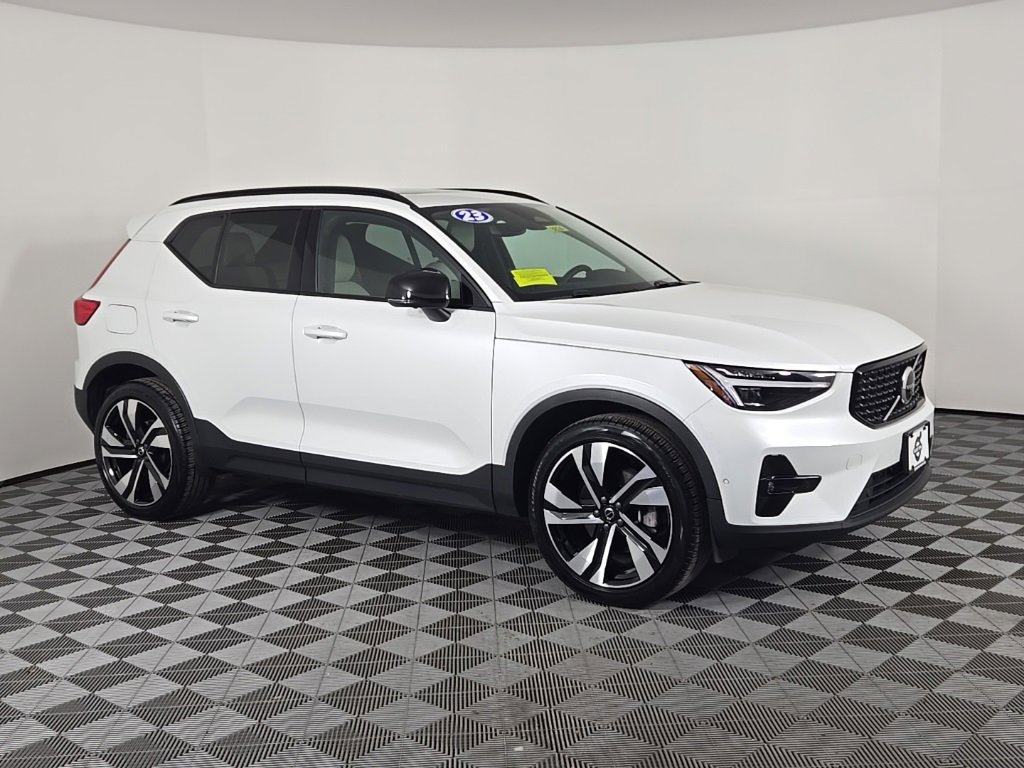 Certified 2023 Volvo XC40 B5 Ultimate w/ Climate Package image 4