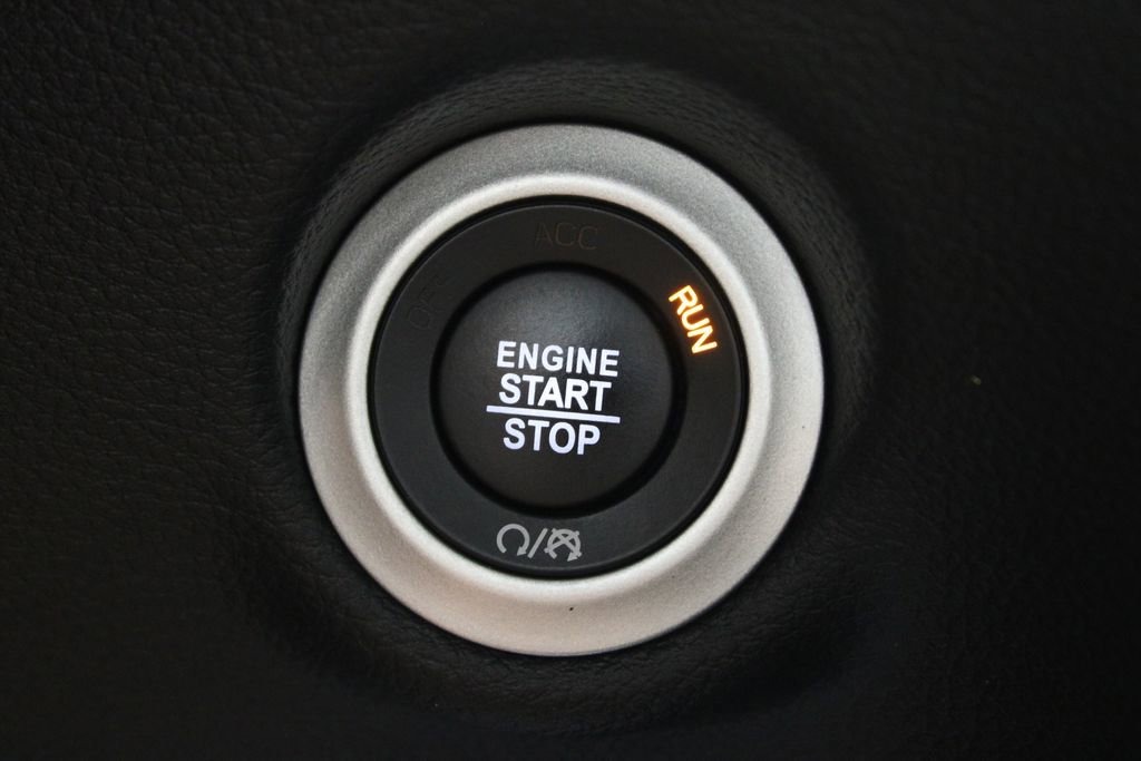 Used 2024 Chrysler Pacifica Touring image 12