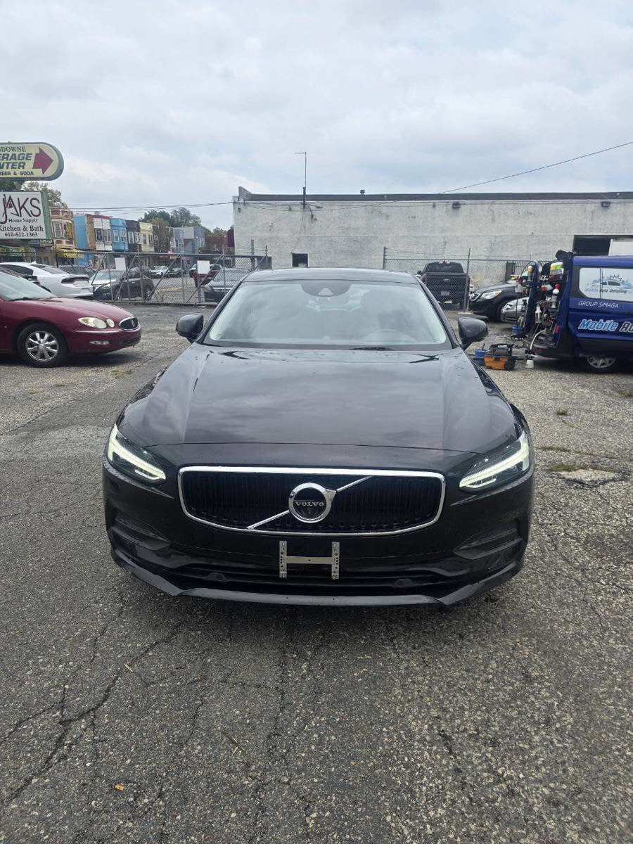 Used 2018 Volvo S90 T5 Momentum w/ Convenience Package image 3