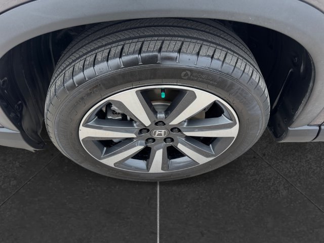 Used 2025 Honda Pilot Touring image 9