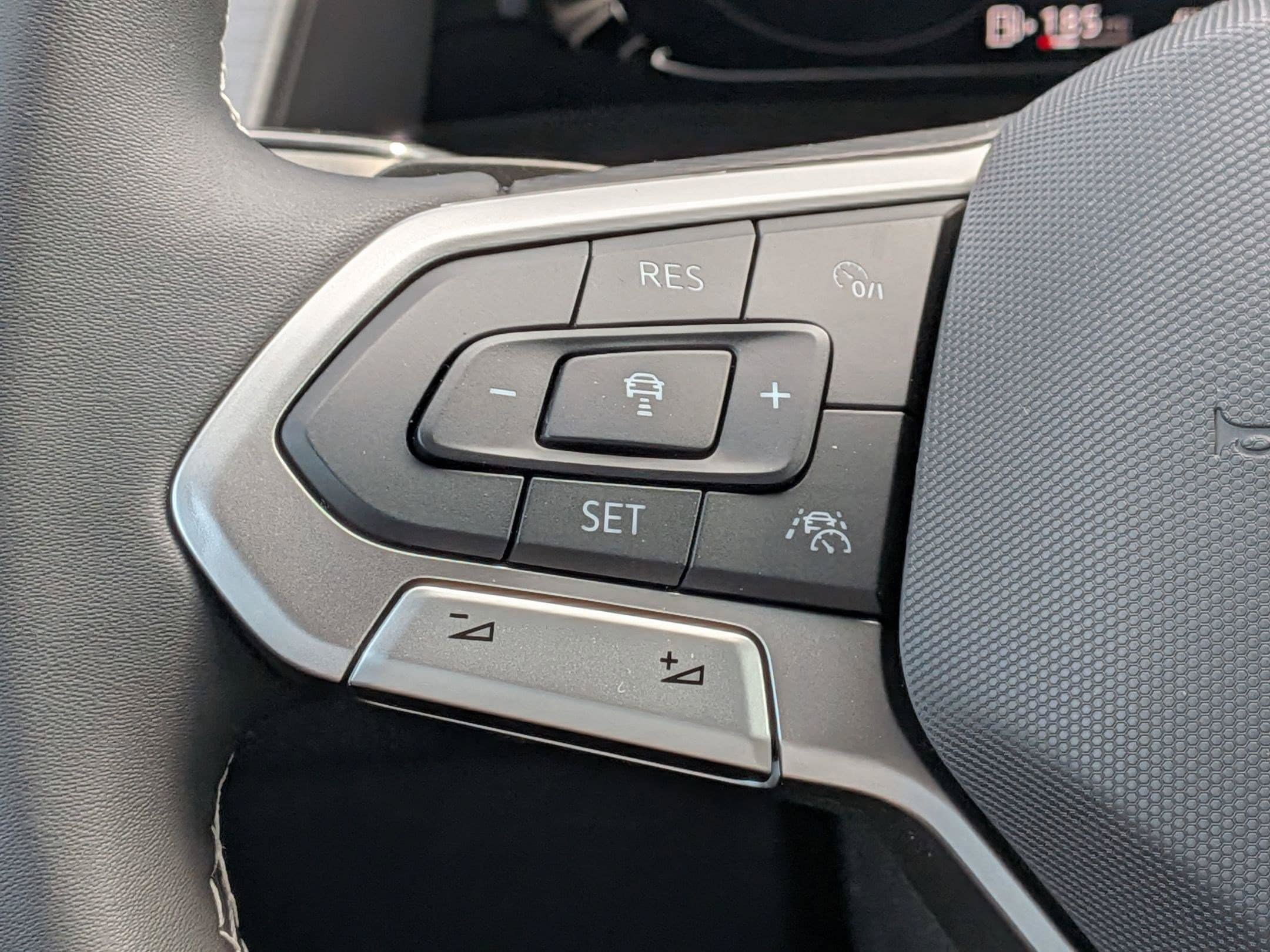 New 2026 Volkswagen Atlas Cross Sport SE AWD/4WD image 18