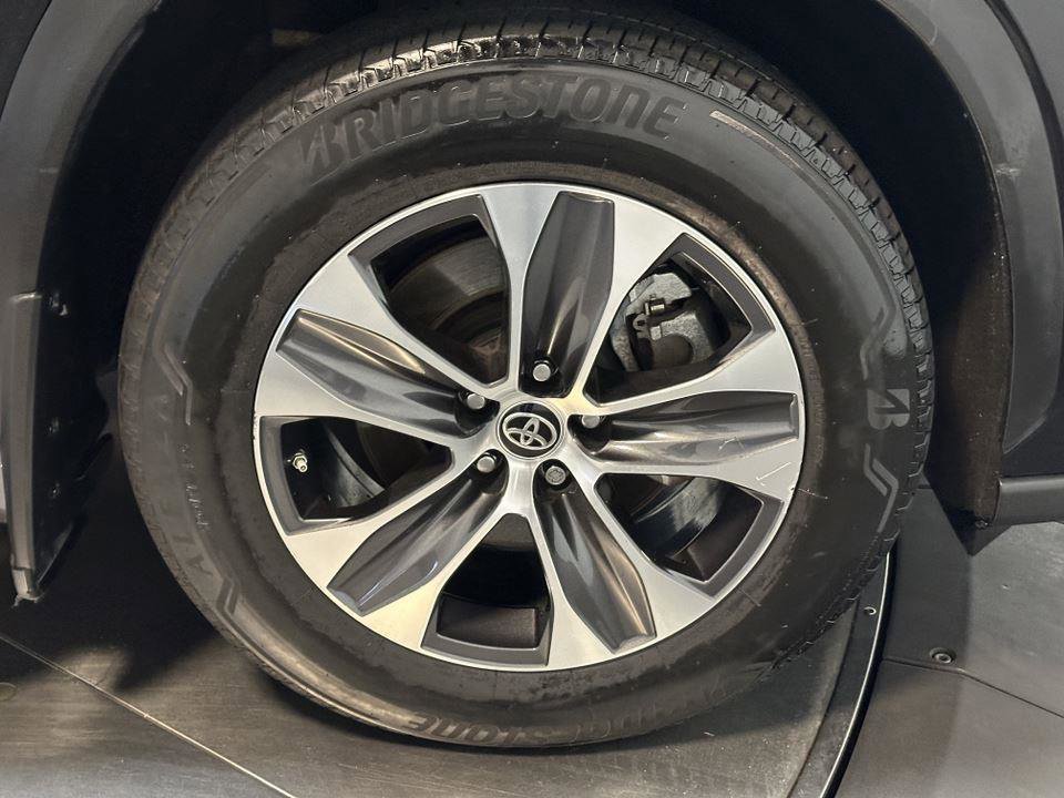 Certified 2022 Toyota Highlander XLE image 17