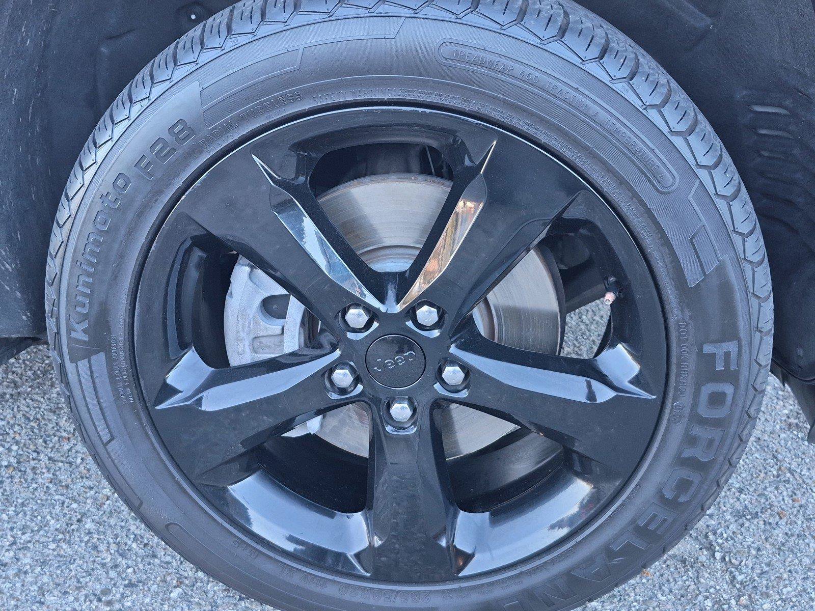 Used 2023 Jeep Grand Cherokee L Laredo RWD image 12