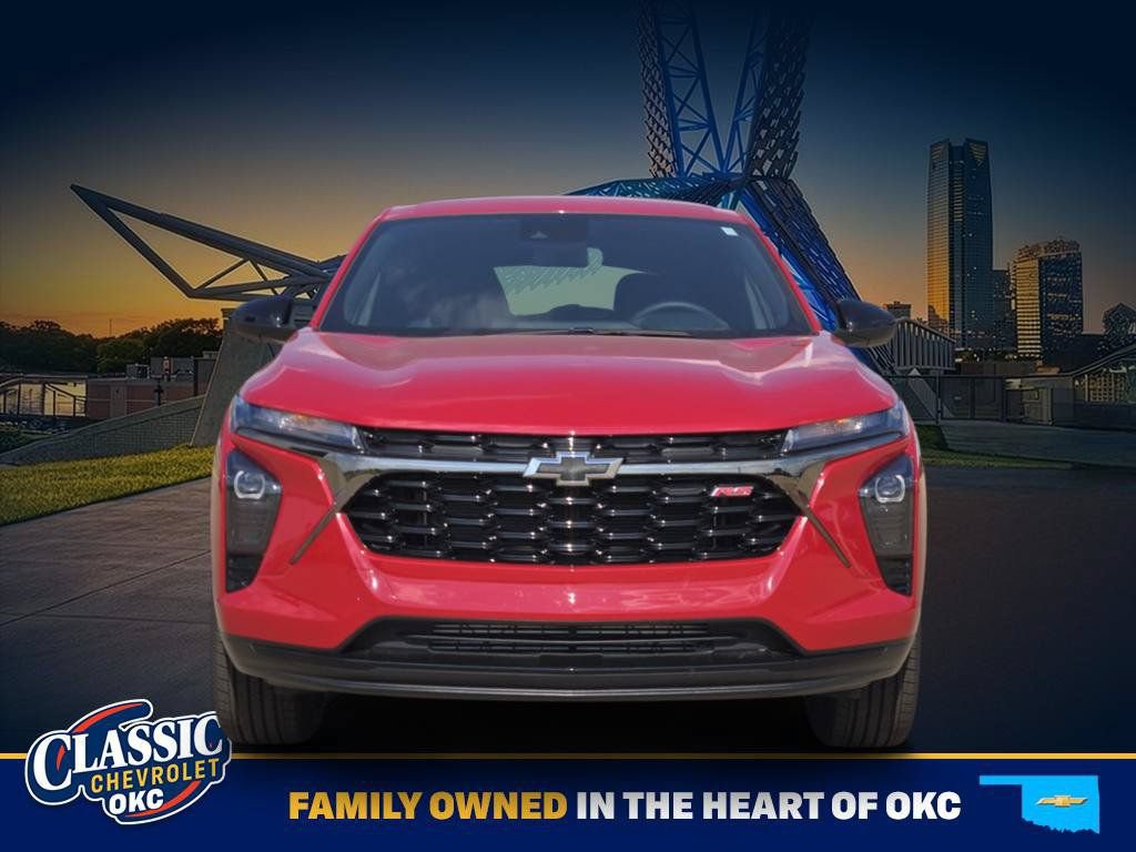 Used 2026 Chevrolet Trax RS w/ Sunroof Package FWD image 2