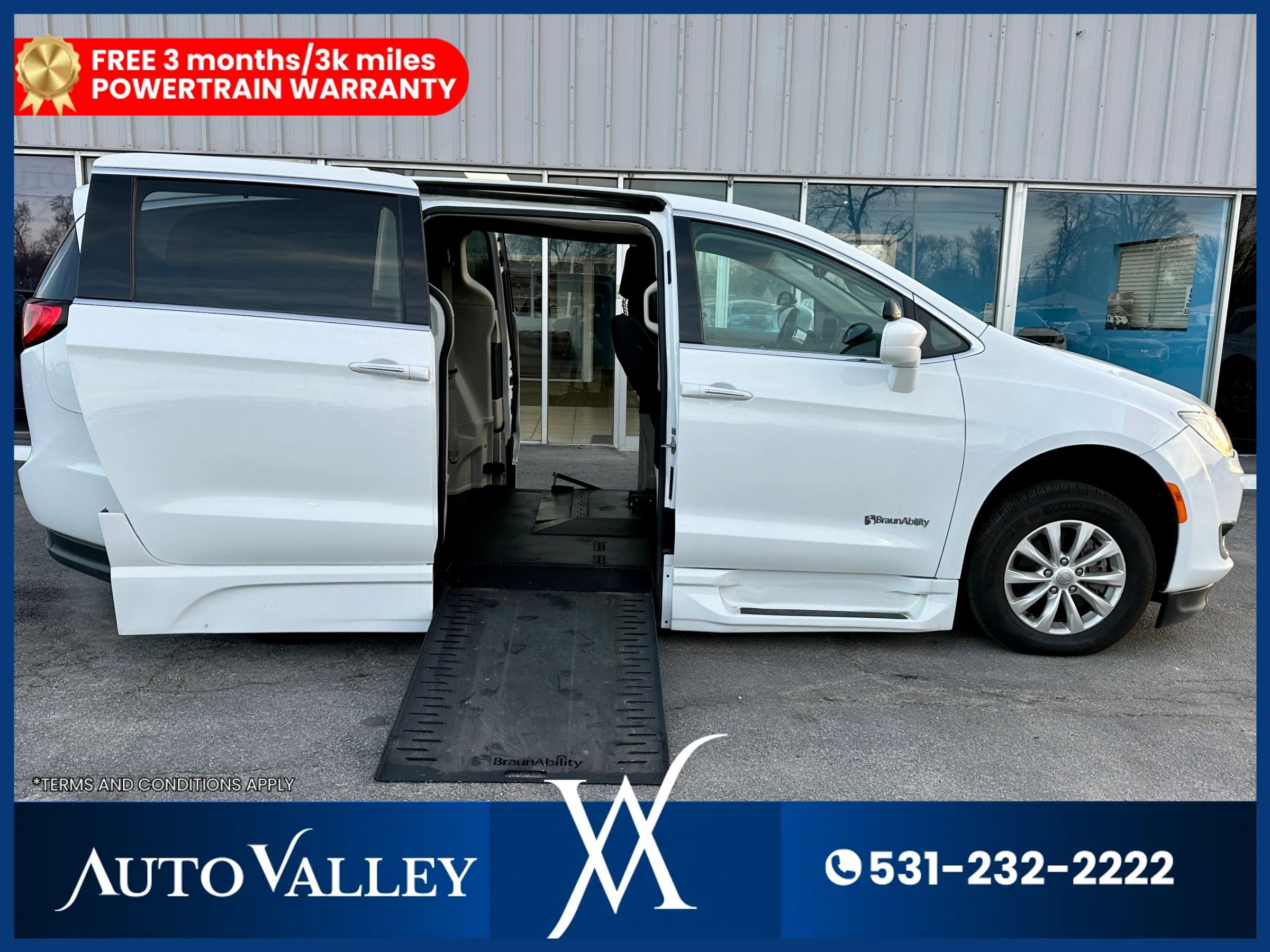 Used 2018 Chrysler Pacifica Touring Plus FWD image 1