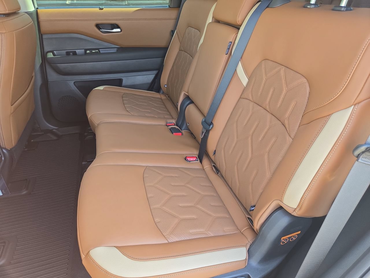New 2026 Nissan Pathfinder Platinum w/ Cargo Package FWD image 16